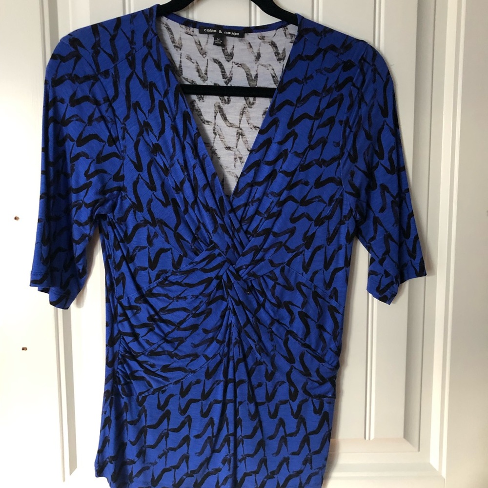 Cable & Guage Top. V Neck NWOT